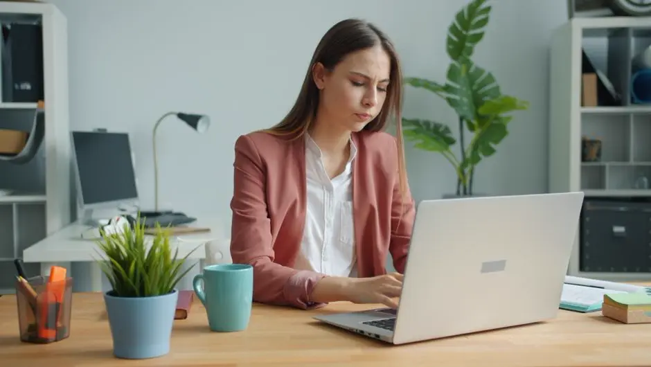 会社員と比べて不安を感じるフリーランス女性