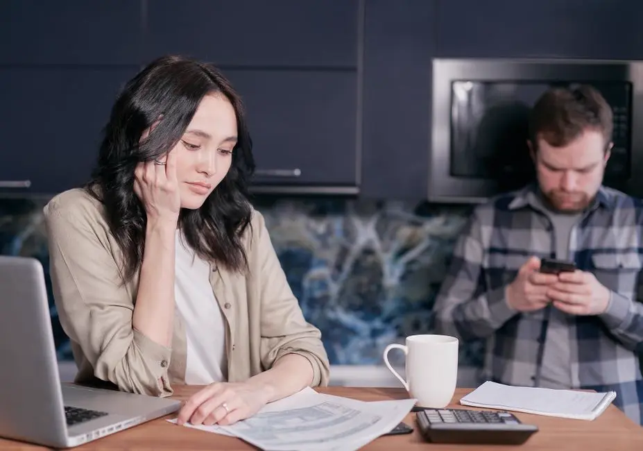 廃業と生活費の不安に直面するフリーランス