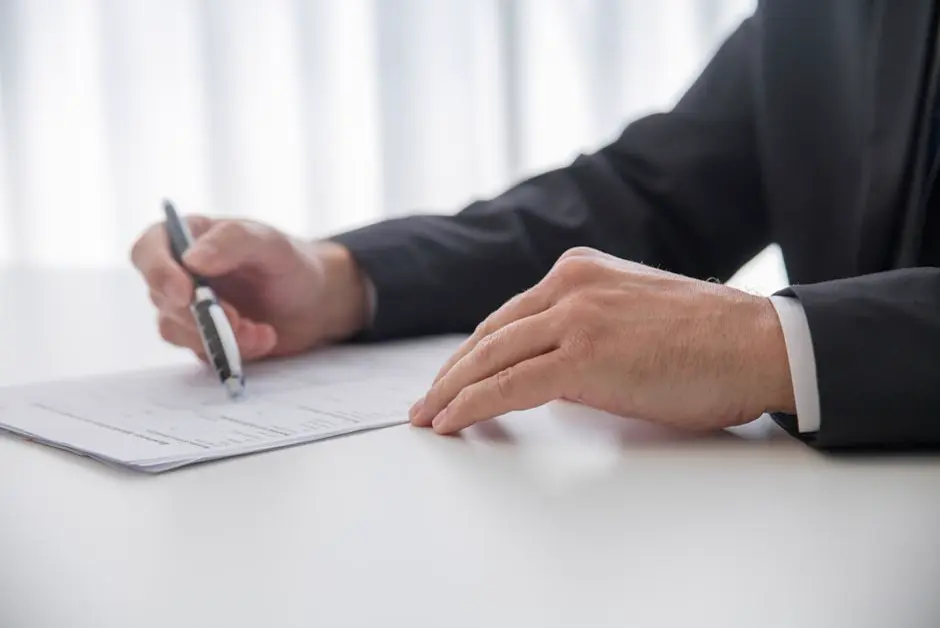 廃業と任意解約の違いを確認する個人事業主